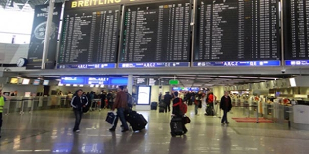 Viyana'da skandal! Türk yolcular mahsur bırakıldı