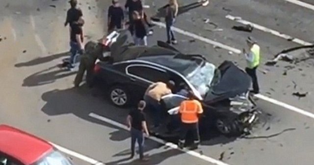 Vladimir Putin'in makam otomobili parçalandı