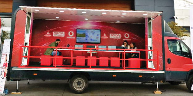 Vodafone Kodlama Minibüsü İstanbul turuna çıkıyor