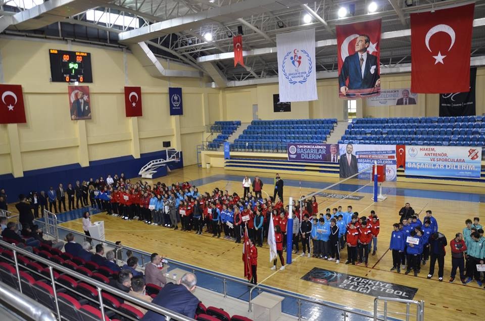 Voleybol çeyrek final müsabakaları başladı 