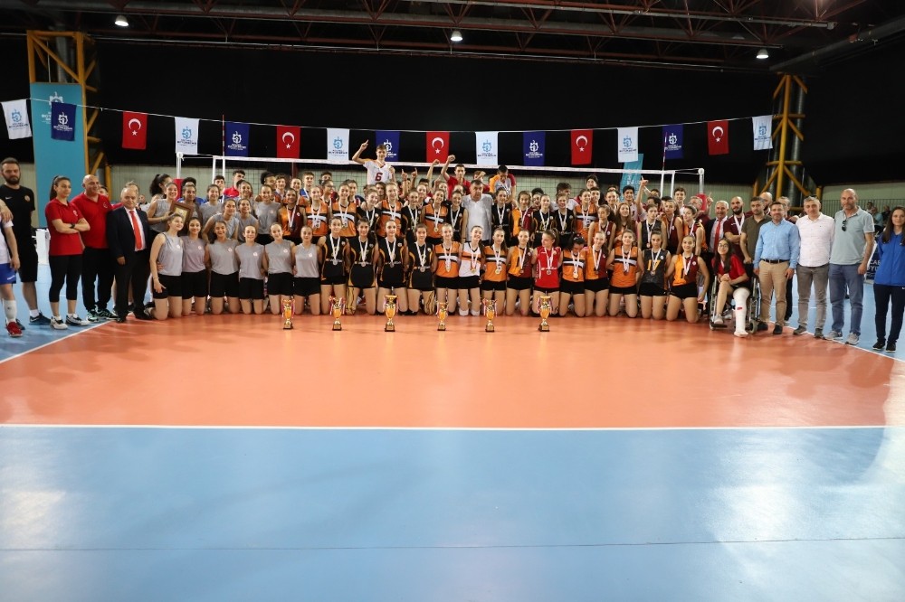 Voleybol Küçük Erkekler ve Kızlar Türkiye Şampiyonası sona erdi 