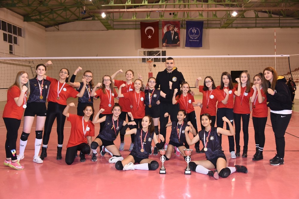 Voleybol Küçük Kızlar Kategorisi İl Şampiyonası sona erdi 