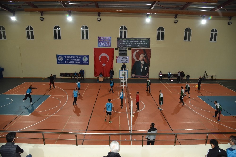 Voleybol Turnuvasında Şampiyon Dursunbey MTAL Oldu 