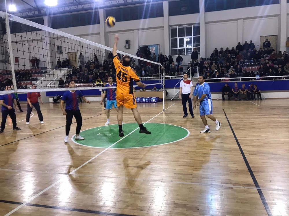 Voleybol turnuvasının kazananları belli oldu 