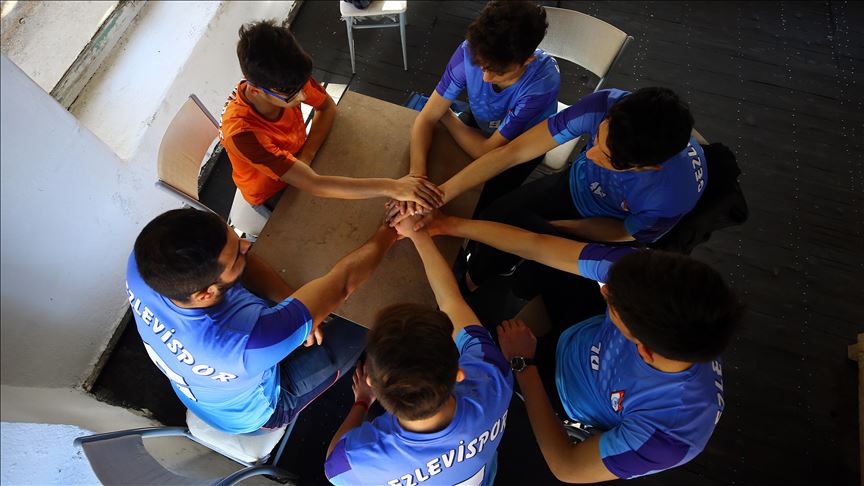 Voleybol tutkusuyla 'dağ köyü'nün takımını 2. lige çıkardılar