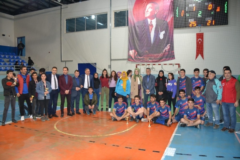 Voleybol ve masa tenisi turnuvaları sona erdi 