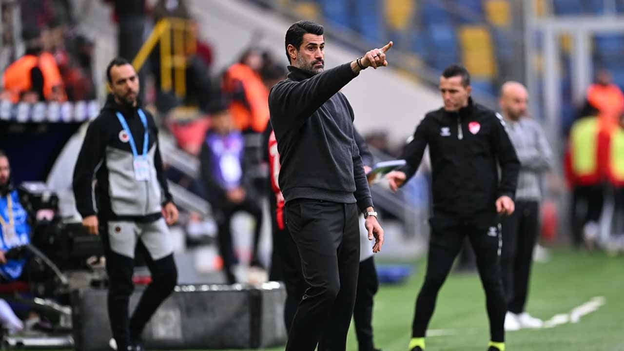 Volkan Demirel istifa etti!