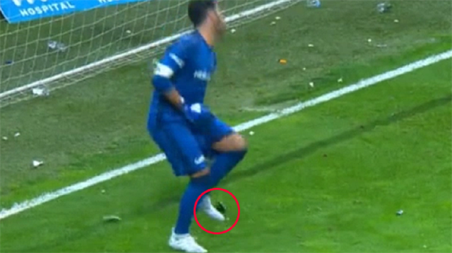 Volkan Demirel'e telefon atıldı