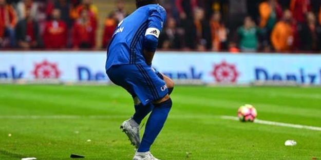 Volkan'a attılar! Bacağına geldi