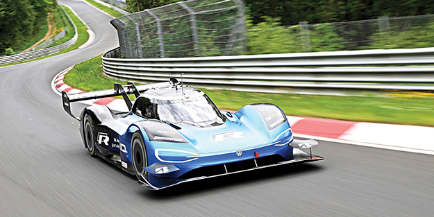 Volkswagen ID. R “Yılın Elektrikli Yarış Otomobili” seçildi