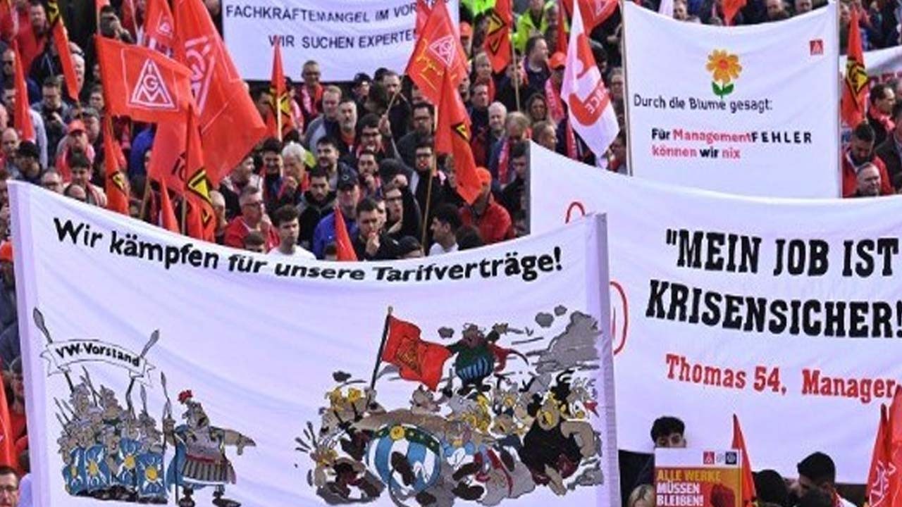 Volkswagen'e darbe: Çalışanları o tarihte greve gidiyorlar!