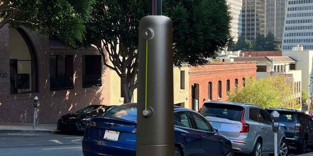 Voltpost'tan yenilikçi yaklaşım! Sokak lambaları şarj istasyonu oluyor!