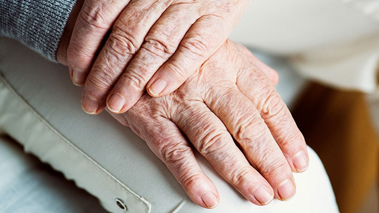 Vücudu baştan ayağa etkiliyor! Romatizma sadece yaşlı hastalığı değil