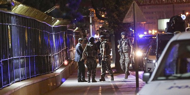 Vücudunda 6 kurşunla darbecileri püskürttü!