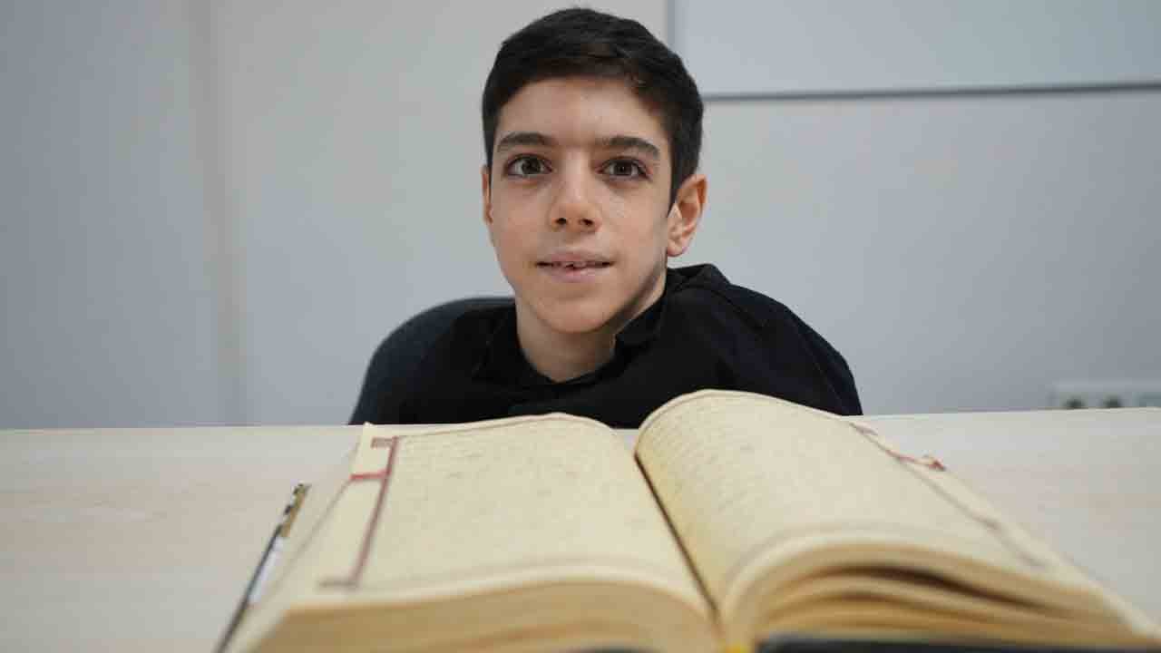 Vücudunun bir bölümü yok ama azim çok: Engelleri birer birer yıkan küçük hafız