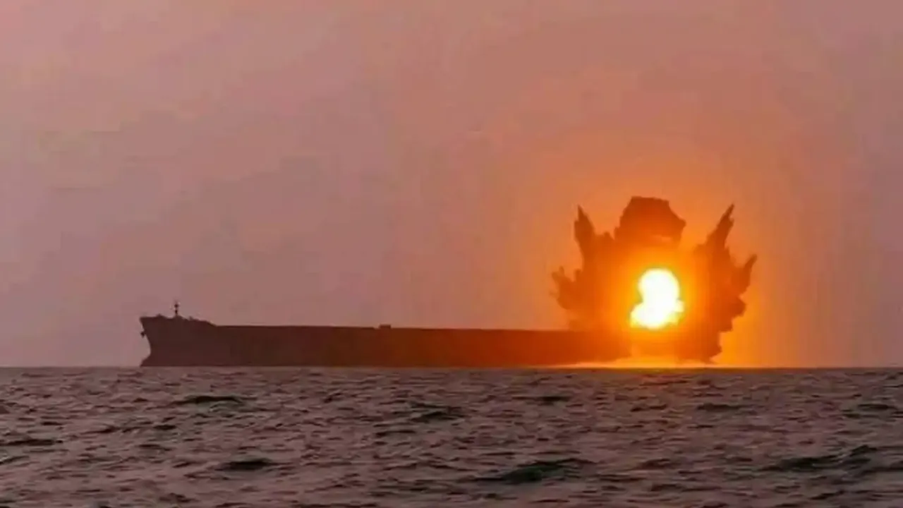 Vurulan gemi batmak üzere!