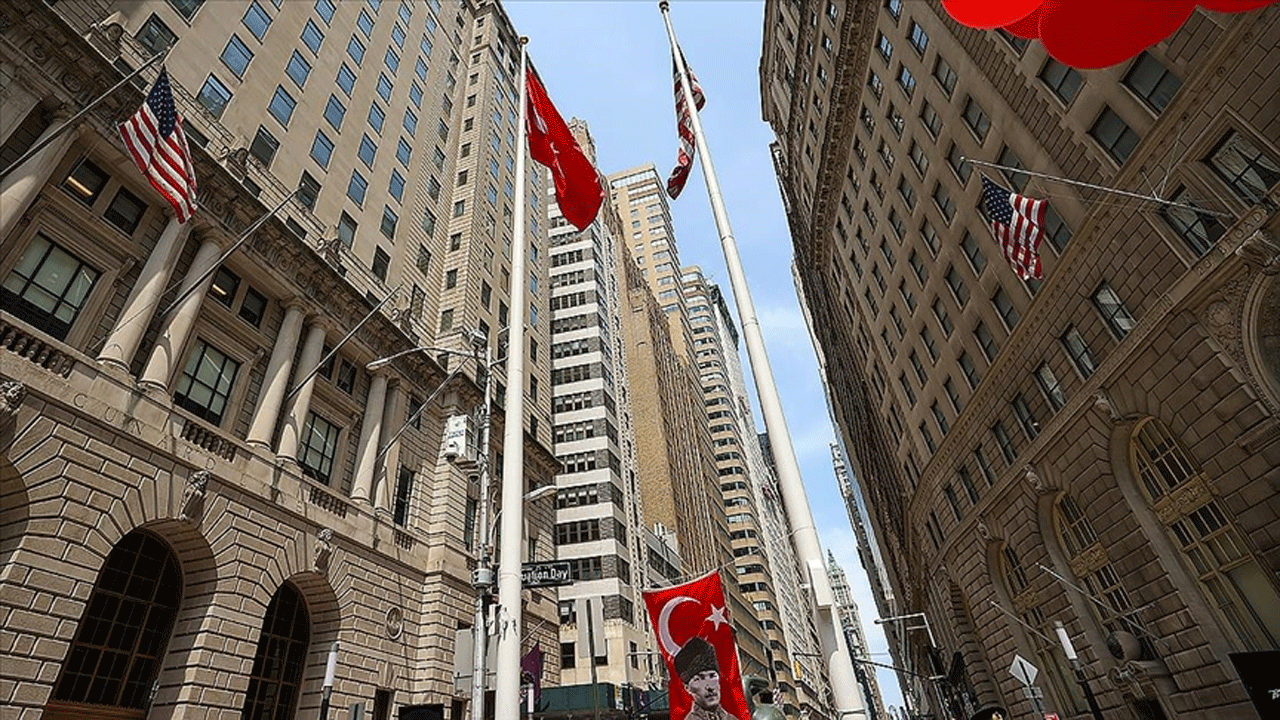 Wall Street’te gururlandıran an: Türk bayrağı 25. kez göndere çekildi