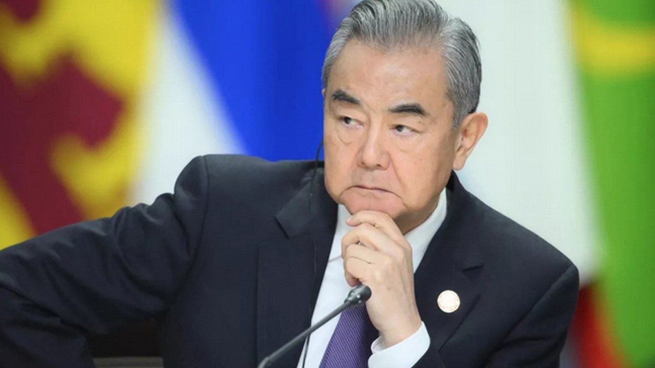 Wang Yi: Trump'ın ticaret savaşı kendi itibarına zarar veriyor