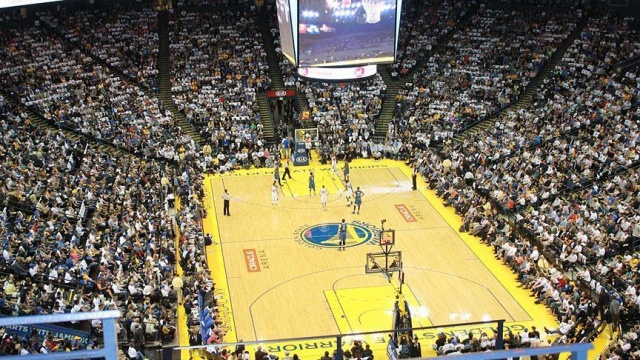 Warriors, Cavaliers'ı Curry'nin üçlükleriyle geçti