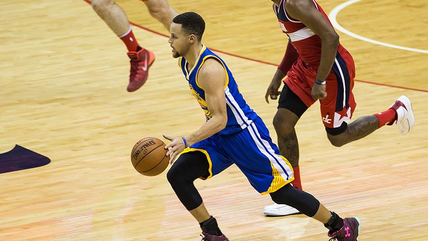Warriors'ı, Curry ve Thompson taşıdı
