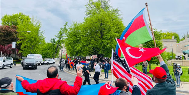 Washington’da Türkler, Türk misyonu önünde eylem yapan Ermeni grupları protesto etti