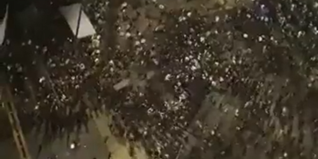 Wuhan'da, Uygur Türkleri'nden cesaret bulan on binlerce Çinli sokağa döküldü!