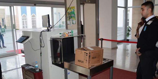 X-ray'e bakan güvenliğin kanı dondu