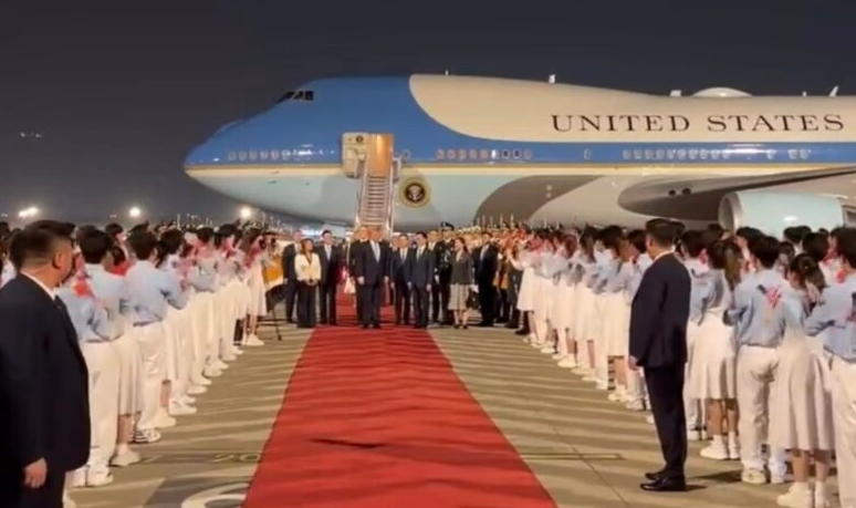 Xi Trump’ı görkemli törenle karşıladı! 9 yıl sonra ilk ziyaret