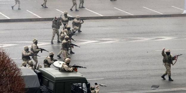 Yabancı askerler Kazakistan'a ayak bastı