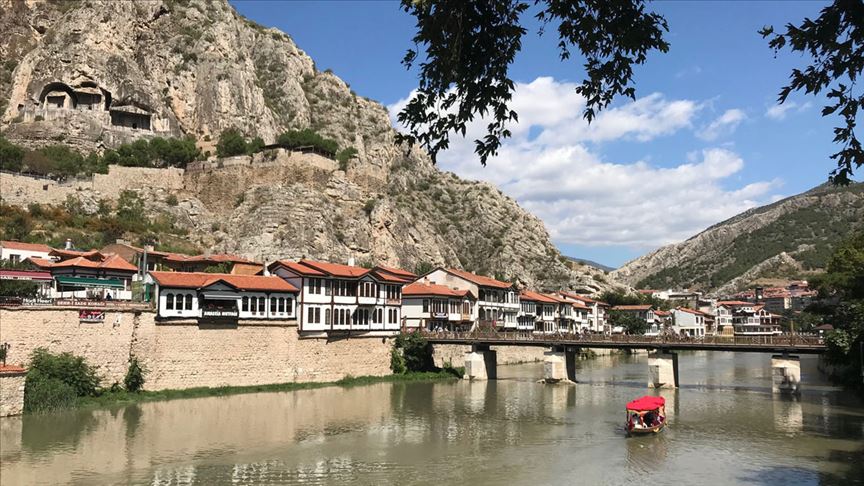 Yabancı isimli iş yerlerine ruhsat verilmeyecek
