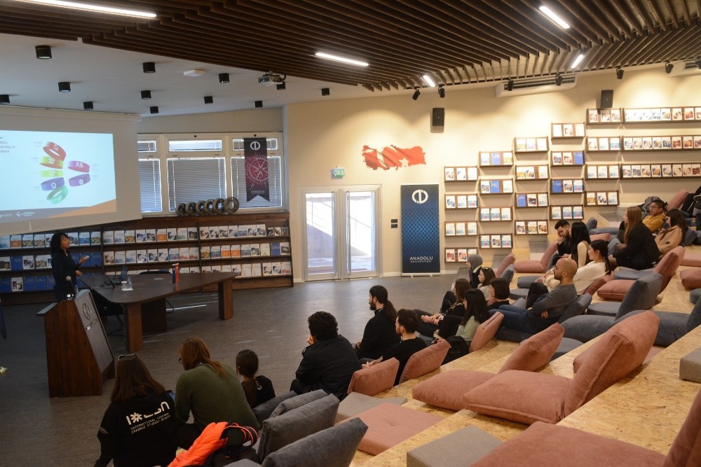 Yabancı öğrencilere Eskişehir ve Anadolu Üniversitesi tanıtıldı 
