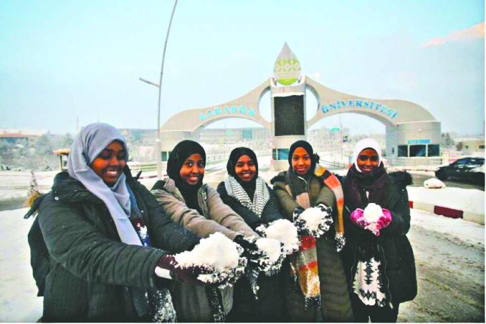 Yabancı öğrencilerin hedefe konulması Türkiye’ye zarar veriyor