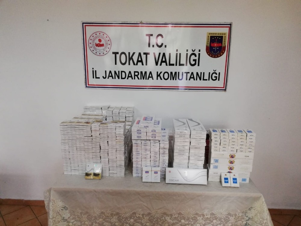 Yabancı plakalı otobüsten 212 paket kaçak sigara çıktı 
