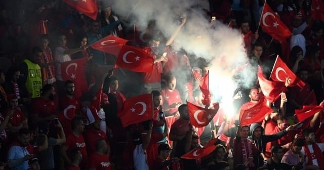 Yabancı taraftarlardan İstiklal Marşı hayranlığı