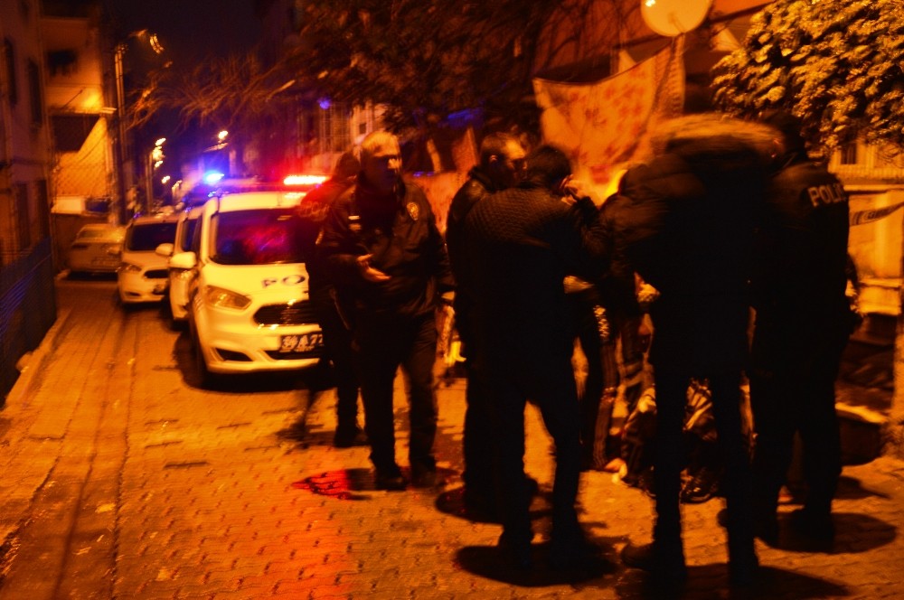 Yabancı uyruklu iki grup arasında çıkan bıçaklı kavgada 3 kişi yaralandı 