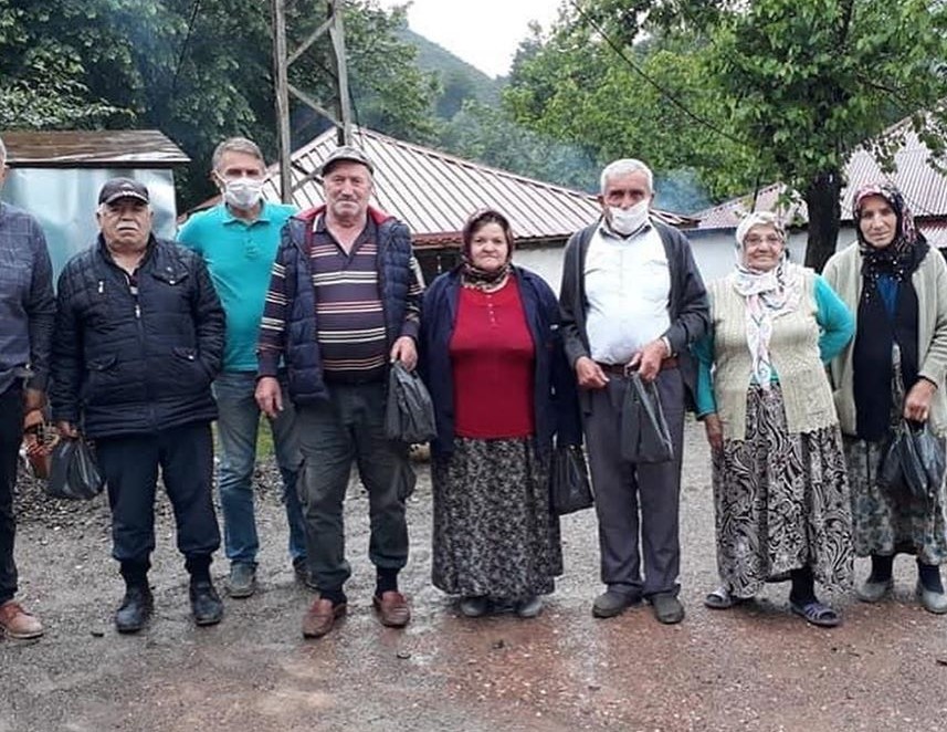 Yağan dolu fındıklara zarar verdi 