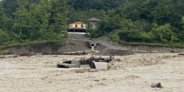 Yağış nedeniyle 3 köy geçici olarak boşaltıldı