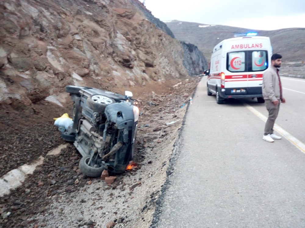 Yağışlı hava kazaya neden oldu: 4 yaralı 