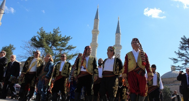 Yağlı güreş ağalarının şıklık yarışı