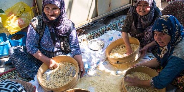 Yağlılar helvası, uzun süre dayanması ve eşsiz lezzeti ile damaklara hitap ediyor