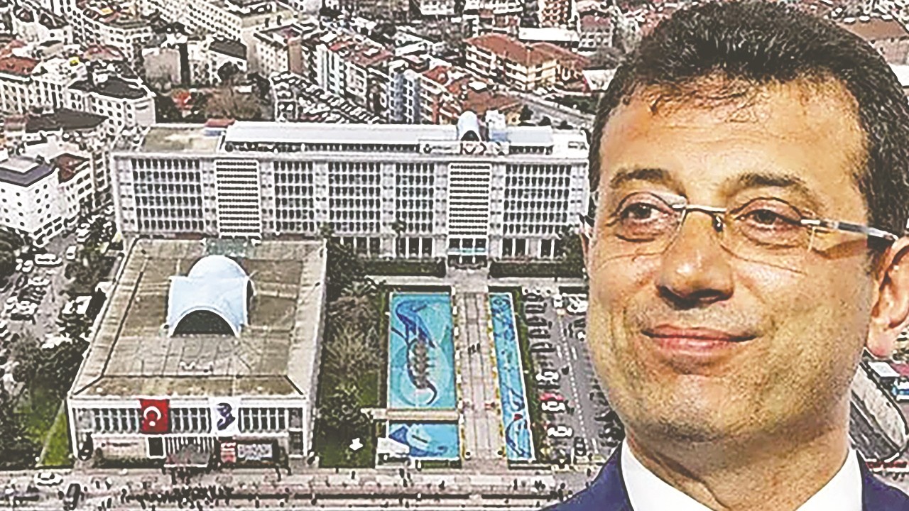 Yağmacı Ekrem kendine güldürdü! Arkasında bıraktığı enkazı unuttu, hükûmete dil uzattı