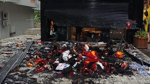 Yağmalanıp yakılmıştı! Olay mağaza kapandı
