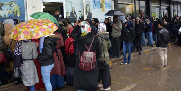 Yağmur bile onları vazgeçiremedi! Duyan oraya koştu