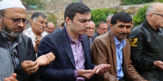 Konya'da yağmur duası ederken sağanağa yakalandılar