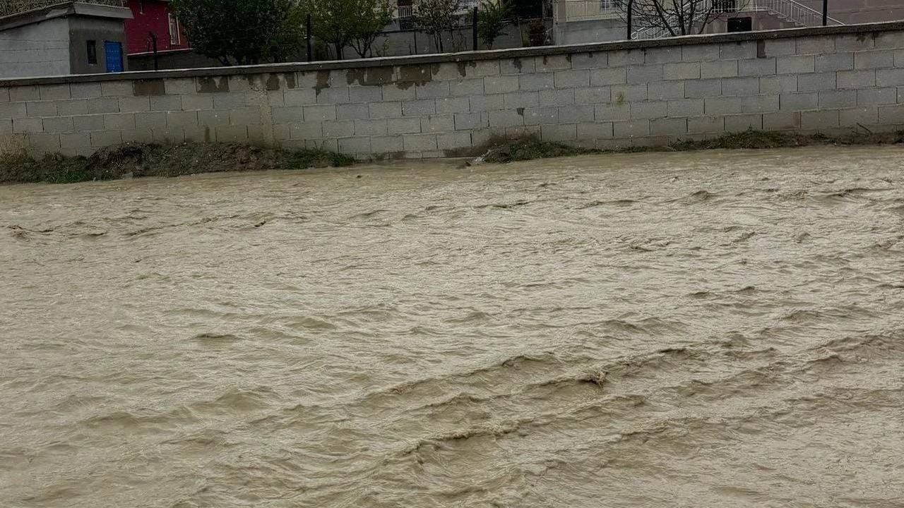 Yağmur duası sonrası sel vurdu