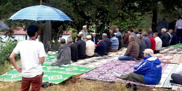 Yağmur duasında yağmura yakalandılar!