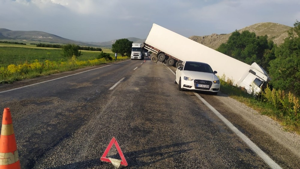 Yağmur nedeniyle kayganlaşan yolda kaza 