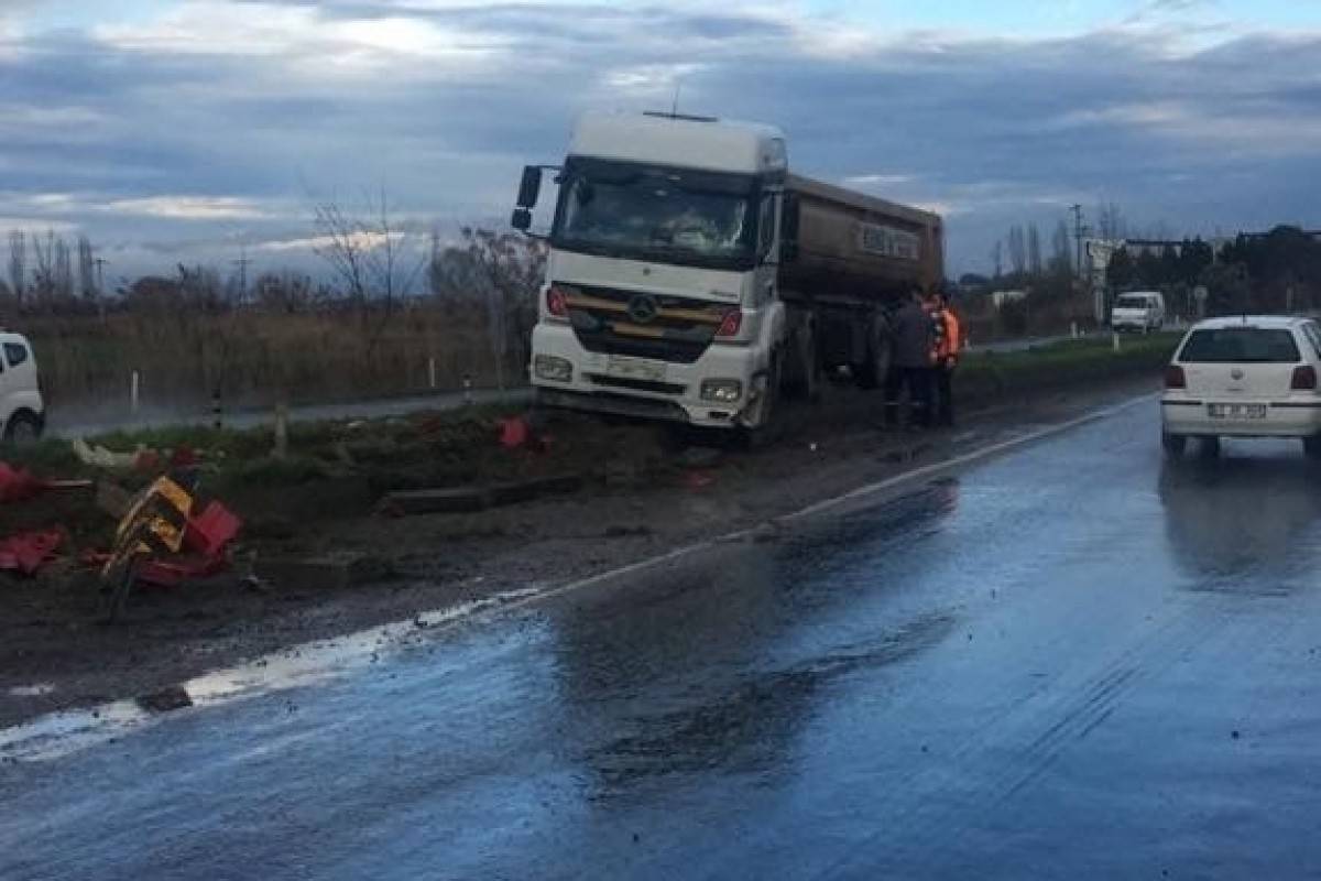 Yağmur sonrası kayganlaşan yol kazaya neden oldu