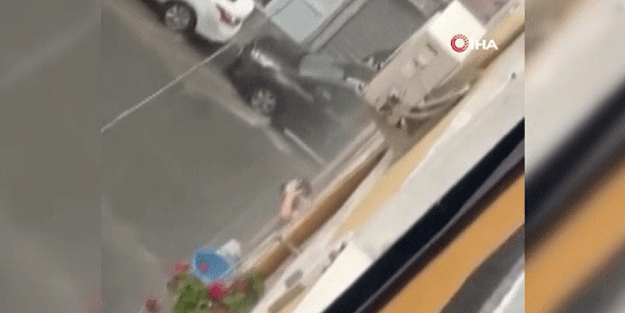 Yağmur suyunda yıkanan genç viral oldu