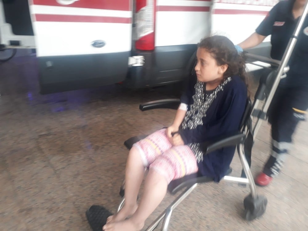 Yağmurda 4 araç birbirine girdi: 18 yaralı 
